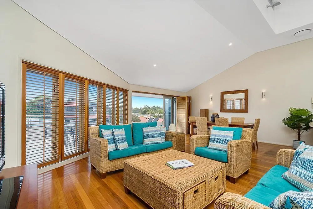 Byron Bay Accom - Pipis Apartment 2 - 2/2 Fletcher  Byron Bay