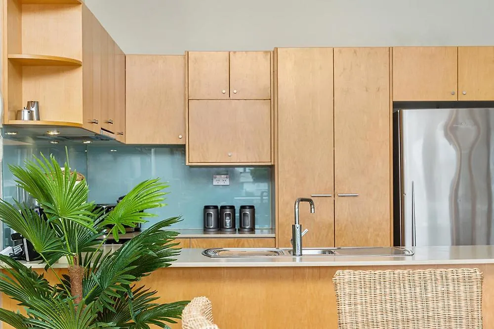Byron Bay Accom - Pipis Apartment 2 - 2/2 Fletcher Byron Bay